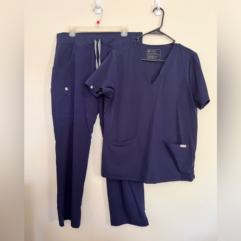 Figs Women’s Navy Scrub Set